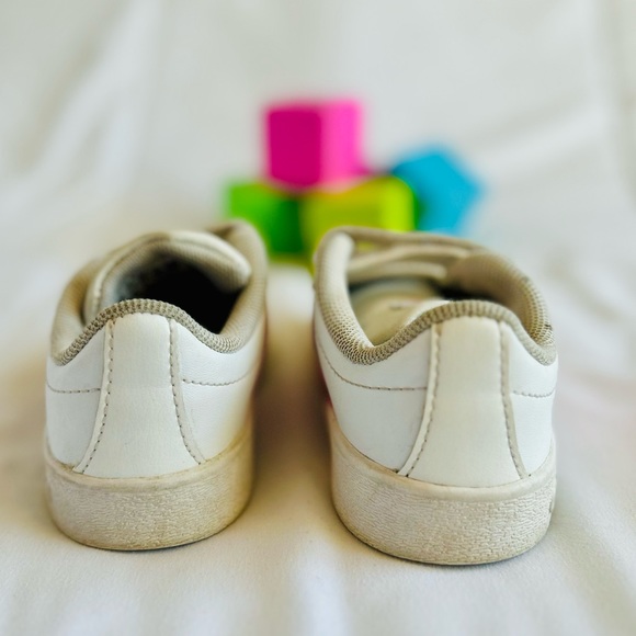 Size 7K Adidas Shoes - Picture 9 of 9